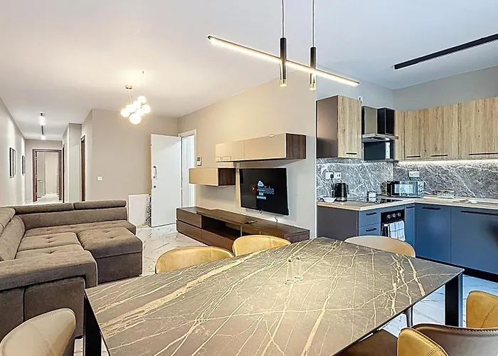 Brand New Luxury 3-bedroom In Apartament