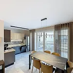 Brand New Luxury 3-bedroom In Lejlighed