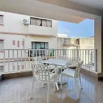 Brand New Luxury 3-bedroom In סליאמה