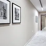 Brand New Luxury 3-bedroom In דירה *