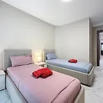 Brand New Luxury 3-bedroom In דירה