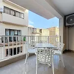 Brand New Luxury 3-bedroom In דירה סליאמה