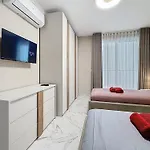 Brand New Luxury 3-bedroom In סליאמה