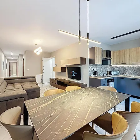 Brand New Luxury 3-bedroom In Apartamento