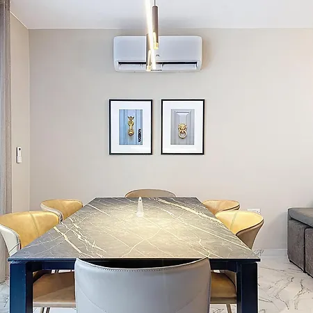 Brand New Luxury 3-bedroom In Apartment *