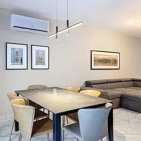 Brand New Luxury 3-bedroom In Apartment *