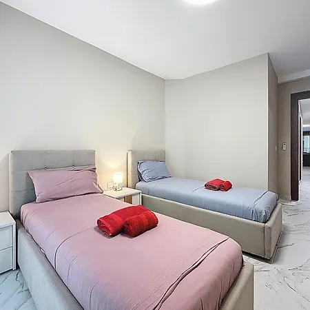 Brand New Luxury 3-bedroom In דירה