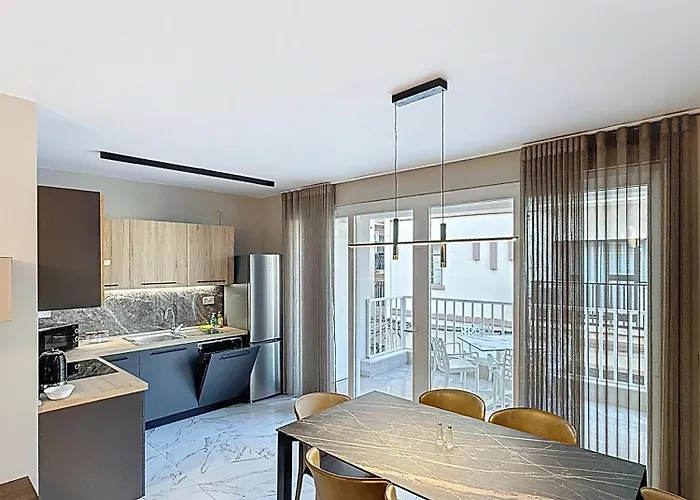 Brand New Luxury 3-bedroom In Apartamento