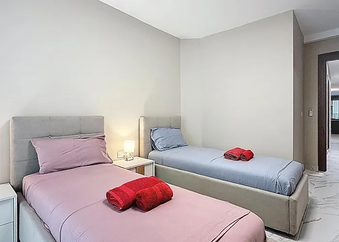 Brand New Luxury 3-bedroom In Apartamento