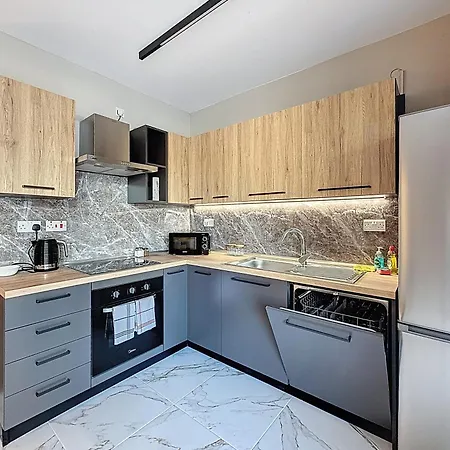 Brand New Luxury 3-bedroom In * سليمة