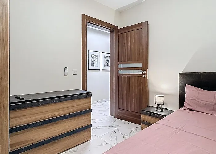 شقة Brand New Luxury 3-bedroom In *